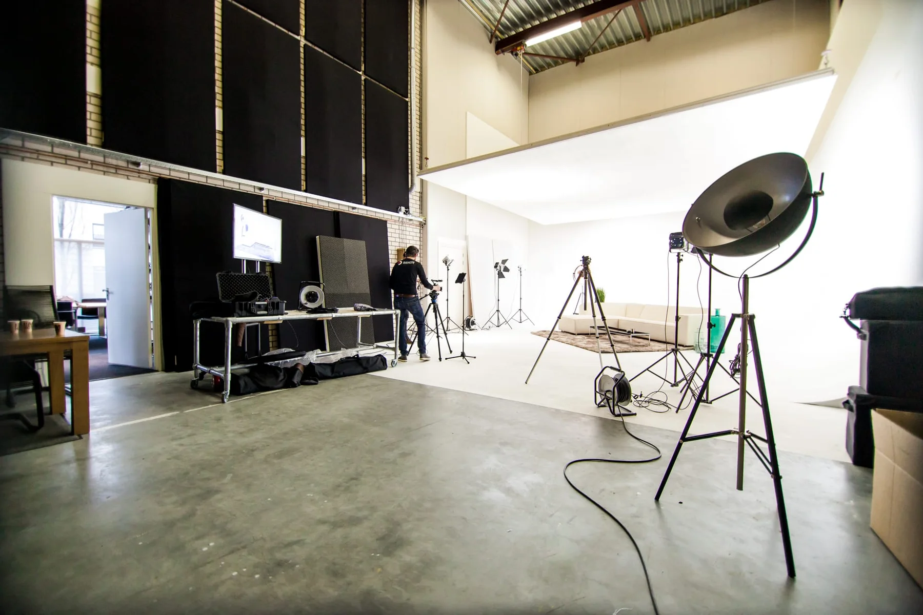 Photo & Film Studio · 4