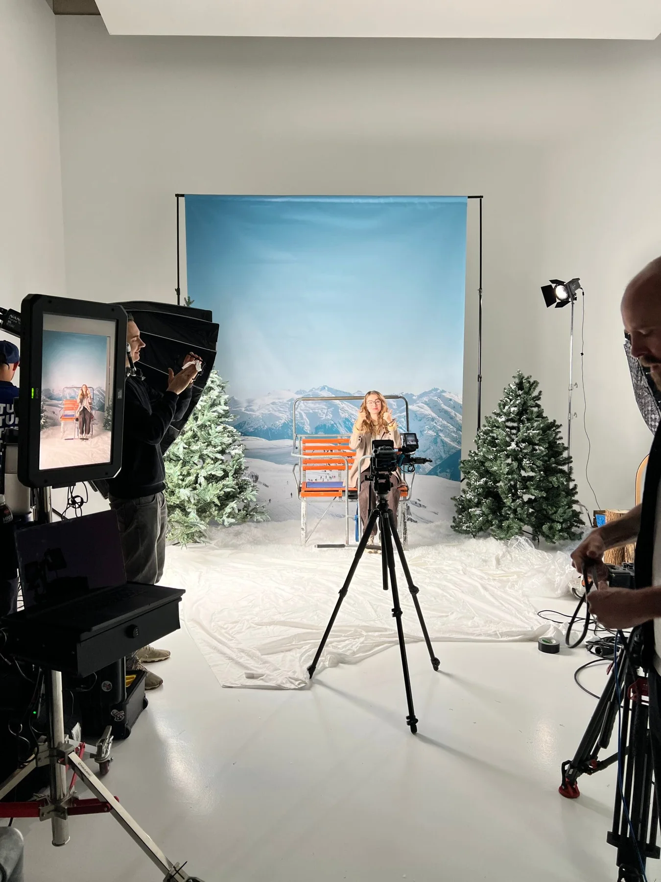 Photo & Film Studio · 11